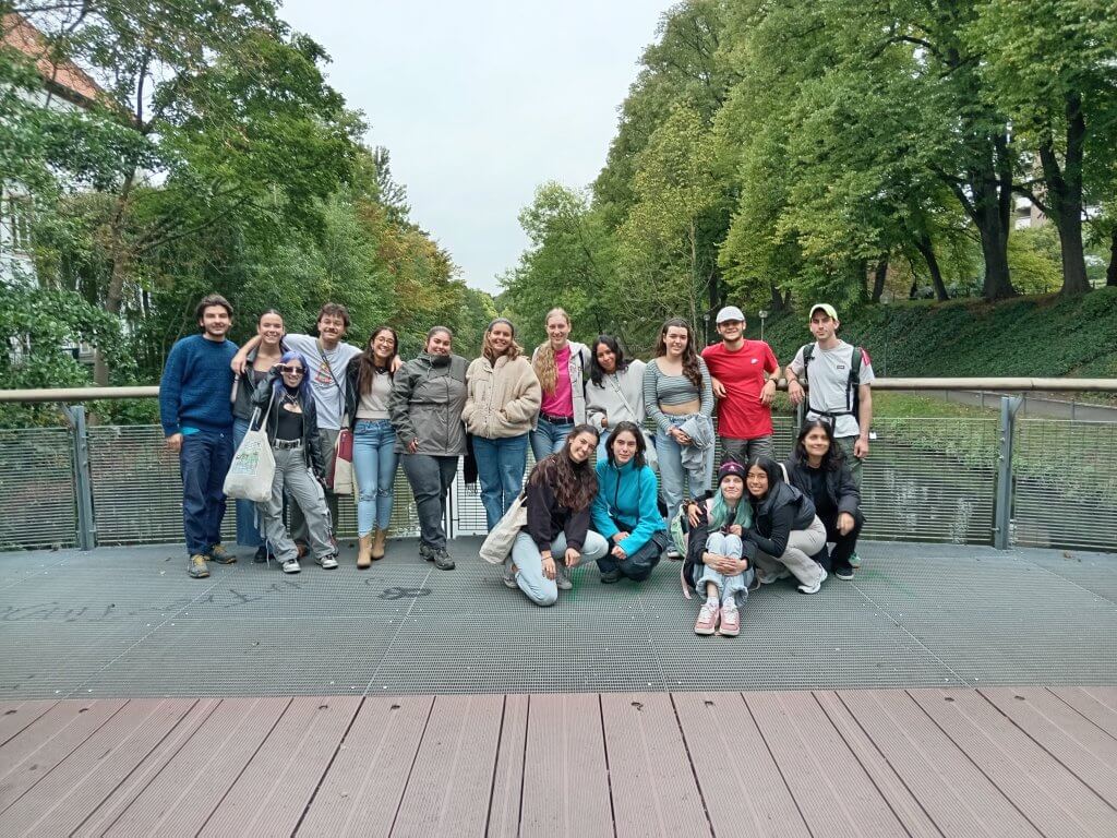 Gruppenfoto Workcamp Brücke